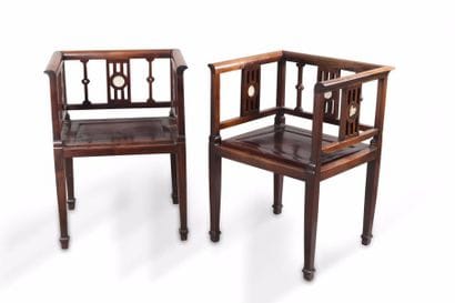 Chine, vers 1930 Deux fauteuils de style...