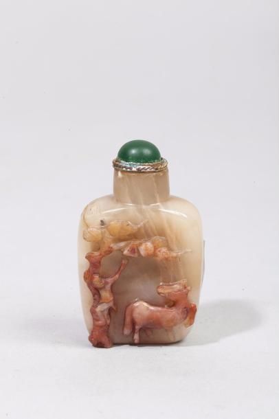 Chine, XIXème Flacon tabatière en agate,...