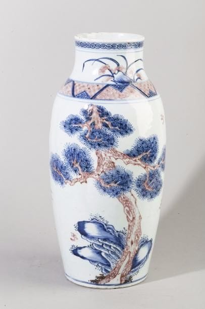 Chine, 1ère moitié du XIXe siècle. Vase de...