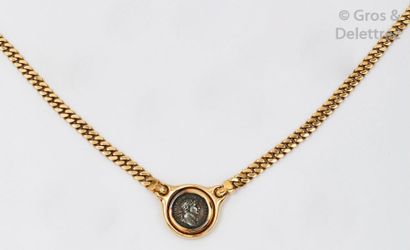 BULGARI
Collier à maillons gourmette en or...