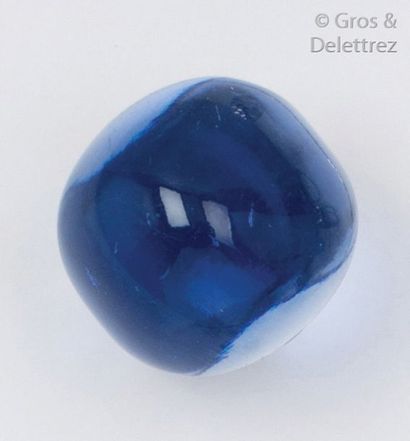 LALIQUE
Bague en cristal bleu. Avec écri...