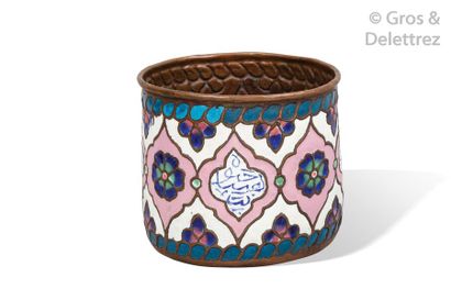 Petit cache pot en cuivre émaillé en vive...