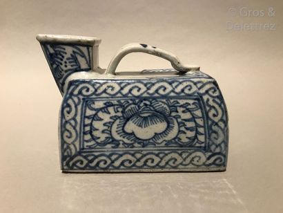 CHINE

Vase en forme de fer à repasser en...