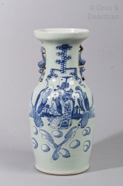 Vase balustre en porcelaine à décor en bleu...