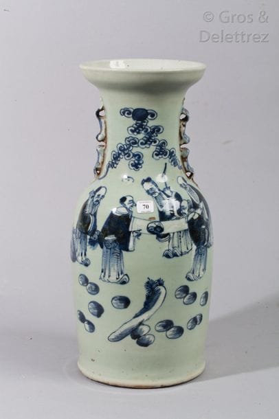 Vase balustre en porcelaine à décor en bleu...