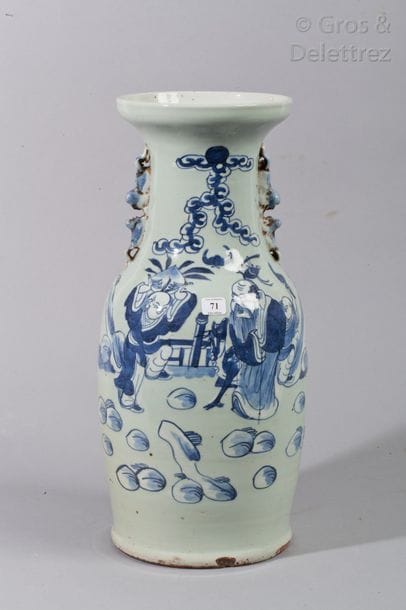 Vase balustre en porcelaine à décor en bleu...
