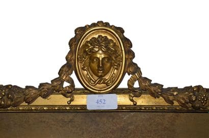 CADRE en bronze finement ciselé et doré de...
