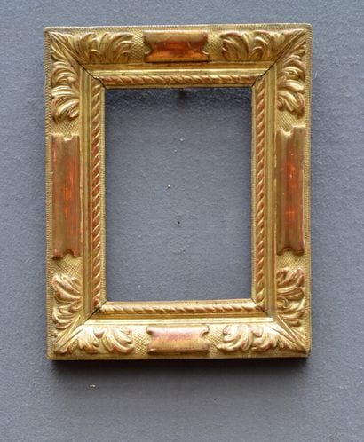 PAIRE de petits cadre en chêne mouluré, sculpté...