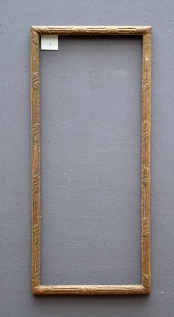 BAGUETTE en bois mouluré, sculpté et redoré;...