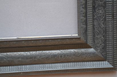 CADRE en ébène et placage d'ébène à décor...