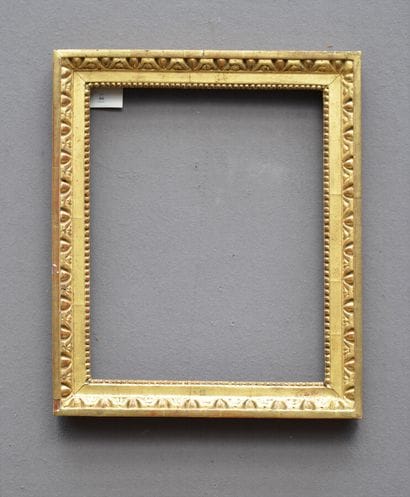 CADRE en chêne mouluré, sculpté et doré,...