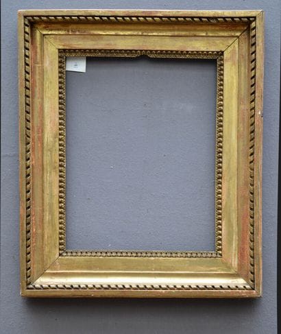 CADRE en chêne sculpté et doré, à décor d'une...