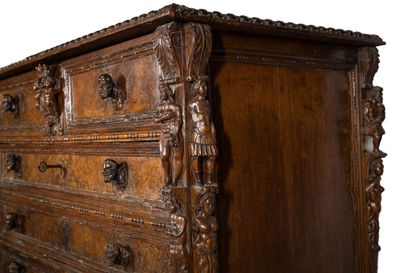 COMMODE à Bambocci en ronce ouvrant par six...