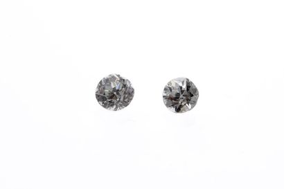 DEUX DIAMANTS taille ancienne sur papier,...