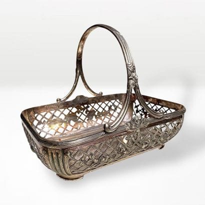 GALLIA
PANIER en métal argenté à décor ajouré...
