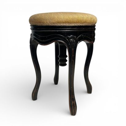 TABOURET de piano en bois noirci sculpté,...