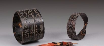 Deux bracelets d'avant-bras en écaille de...