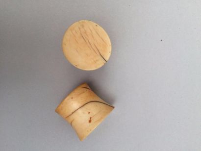 Paire de plots d'oreilles - Triangle d'or...