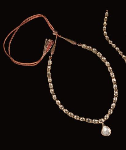 Superbe COLLIER en or (22K) et émail polychrome...