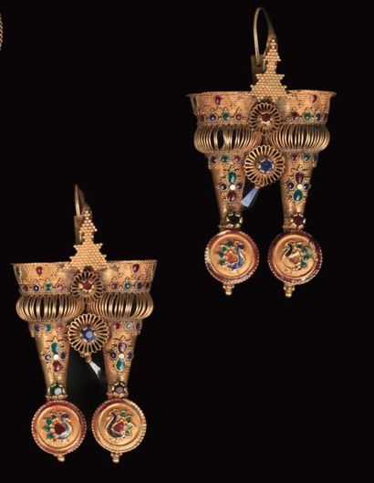 Paire de boucles d'oreilles
Travail ancien...