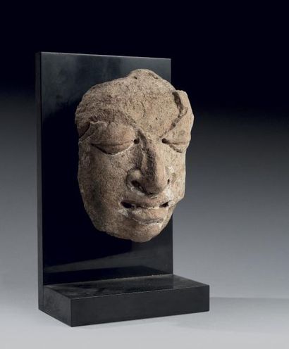 TETE de DIGNITAIRE Le visage reprend l'idéal...