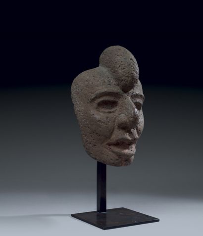 HACHA CEREMONIELLE anthropomorphe
Le visage...