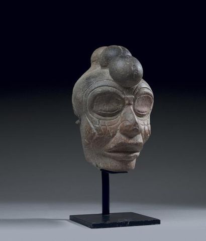 HACHA CEREMONIELLE anthropomorphe
Le visage...
