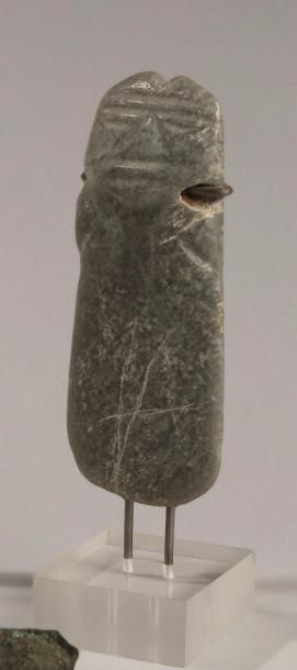 PENDENTIF HACHE CEREMONIELLE anthropomorphe...