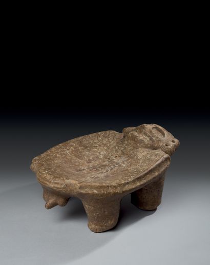DUHO, siège de CACIQUE De forme anthropo-zoomorphe,...