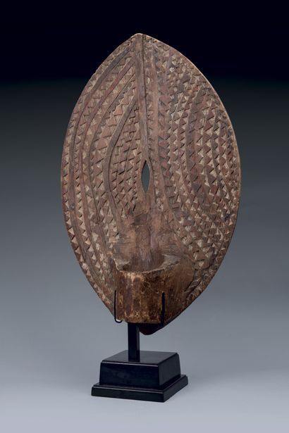 Bouclier Ndome - Kikuyu - Kenya
Bois sculpté...