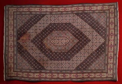 Grand tapis MOUD à décor dit Herati sur contrefond...