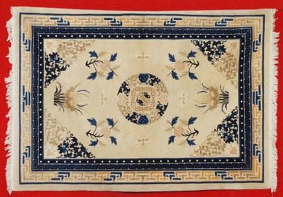 Tapis de CHINE (Pékin) vers 1980 à décor...
