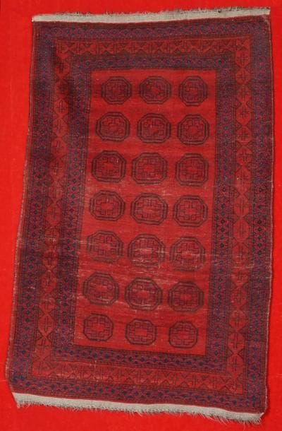 Tapis AFGHAN vers 1940/1950 à décor de pieds...