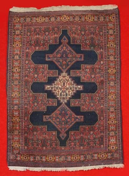 Ancien tapis SENNEH (Nord Ouest de la Perse)...