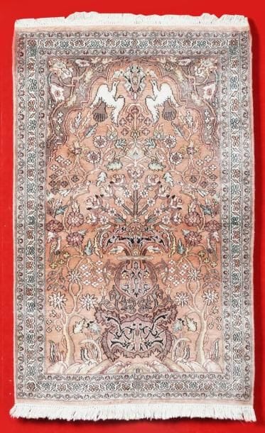 Tapis CACHEMIRE en soie (Inde) de forme prière...