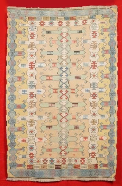 Tapis SOUMAK à motifs géométriques et décor...