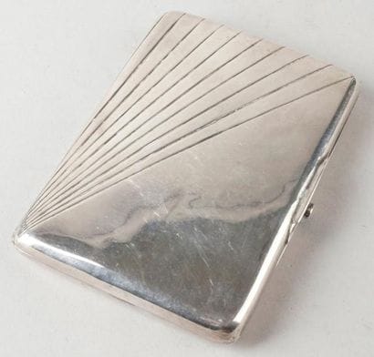ÉTUI À CIGARETTES en argent russe à décor...