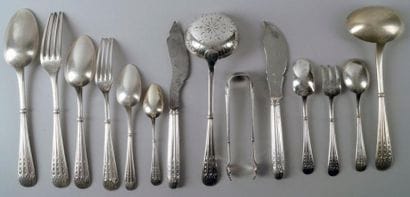 MÉNAGÈRE en argent de style Louis XVI à décor...