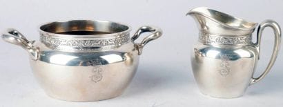 SUCRIER et POT À LAIT à fond plat en argent...