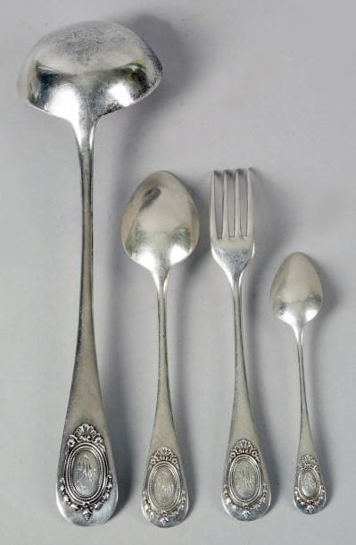ENSEMBLE DE COUVERTS en argent modèle en...