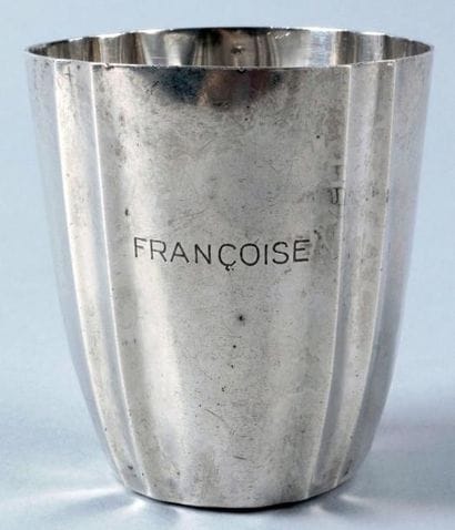 MELLERIO Paris
TIMBALE à côtes droites, pincées...