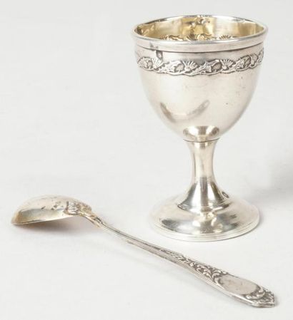COQUETIER et CUILLER À OEUF en vermeil dans...