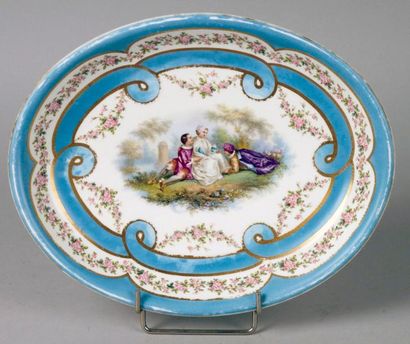 SÈVRES, XIXe siècle
COUPE OVALE en porcelaine...
