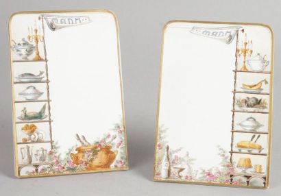 PAIRE DE PORTE-MENUS en porcelaine et biscuit...