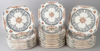 LONGCHAMP
SUITE DE DIX-SEPT ASSIETTES DE...