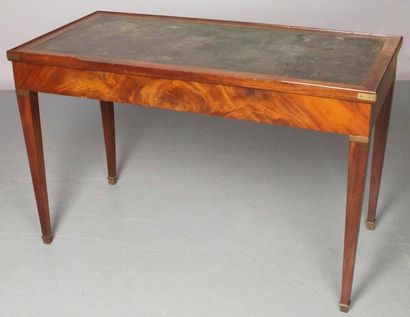 TABLE TRIC-TRAC en acajou et placage d'acajou...