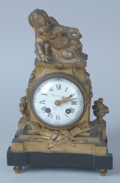 PENDULE BORNE en bronze doré de style Louis...
