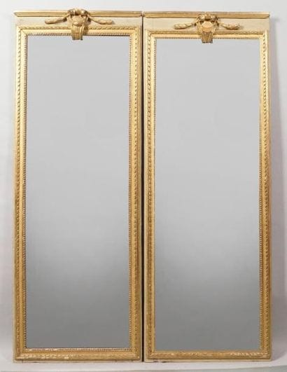 PAIRE DE GLACES d'époque Louis XVI en bois...