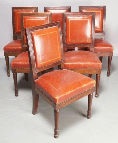 SIX CHAISES de style Louis XVI à dossier...