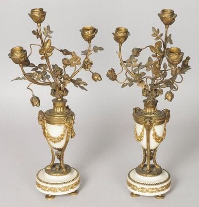 PAIRE DE CANDÉLABRES À TROIS LUMIÈRES en...